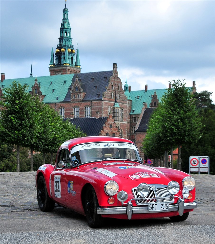 Fra Sverige kommer det yderst erfarne mandskab Ingemar og Simon Bjerkborn i en MG A Coupé. Der er første gang, de skal køre Oresund Rally sammen.
(Foto: Michael Eisenberg)